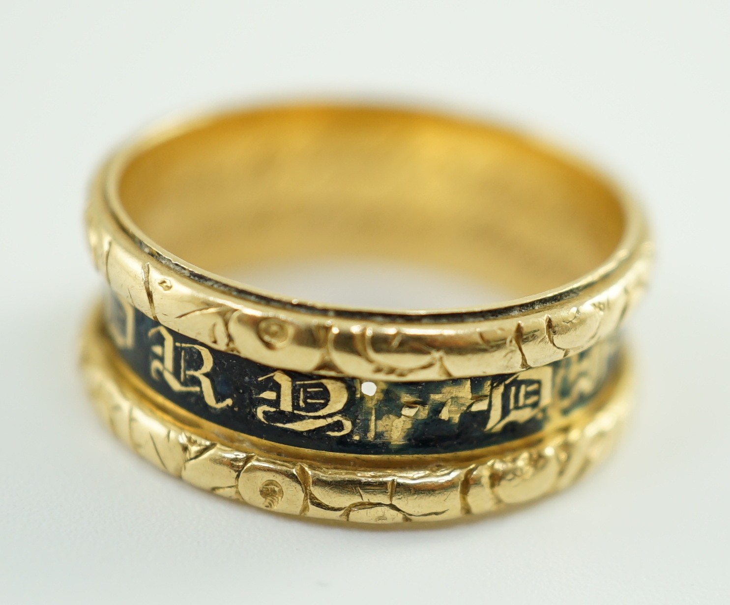 A George IV 18ct gold and black enamel 'In Memory Of' mourning band, with carved scroll border